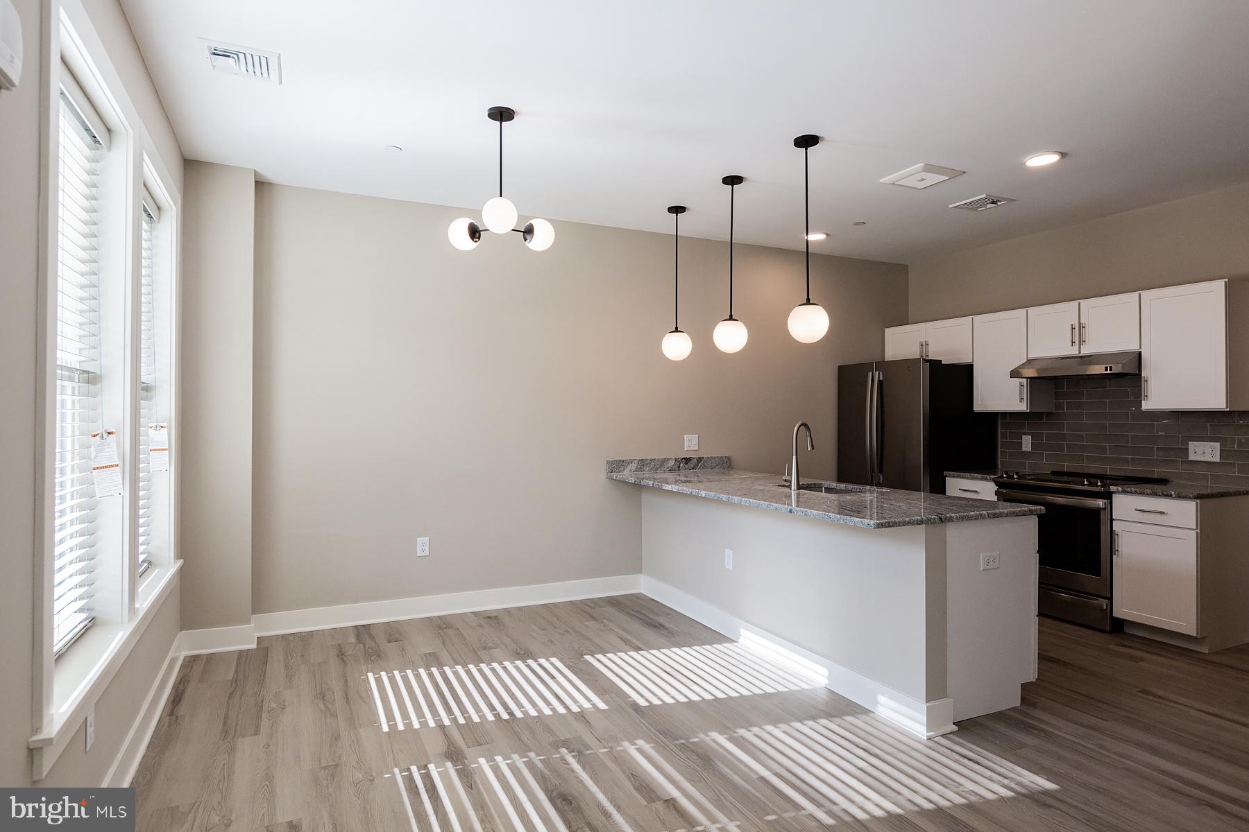 STADIUM DISTRICT - Residential Lease