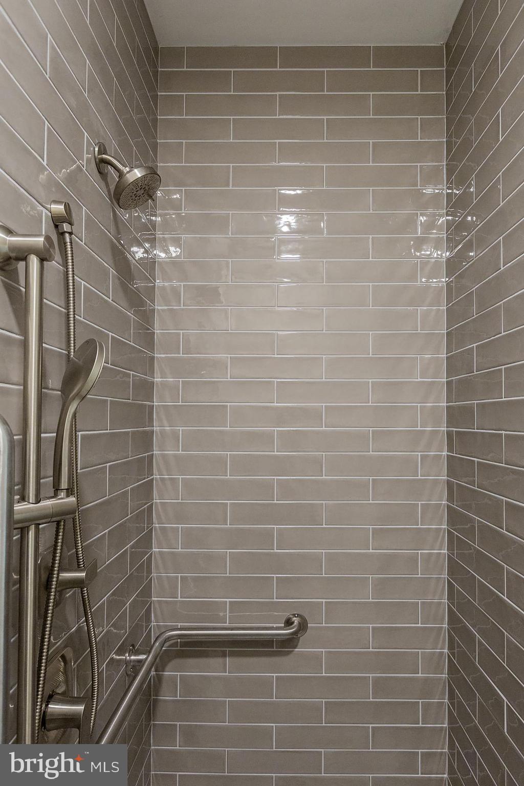 STADIUM DISTRICT - Residential Lease