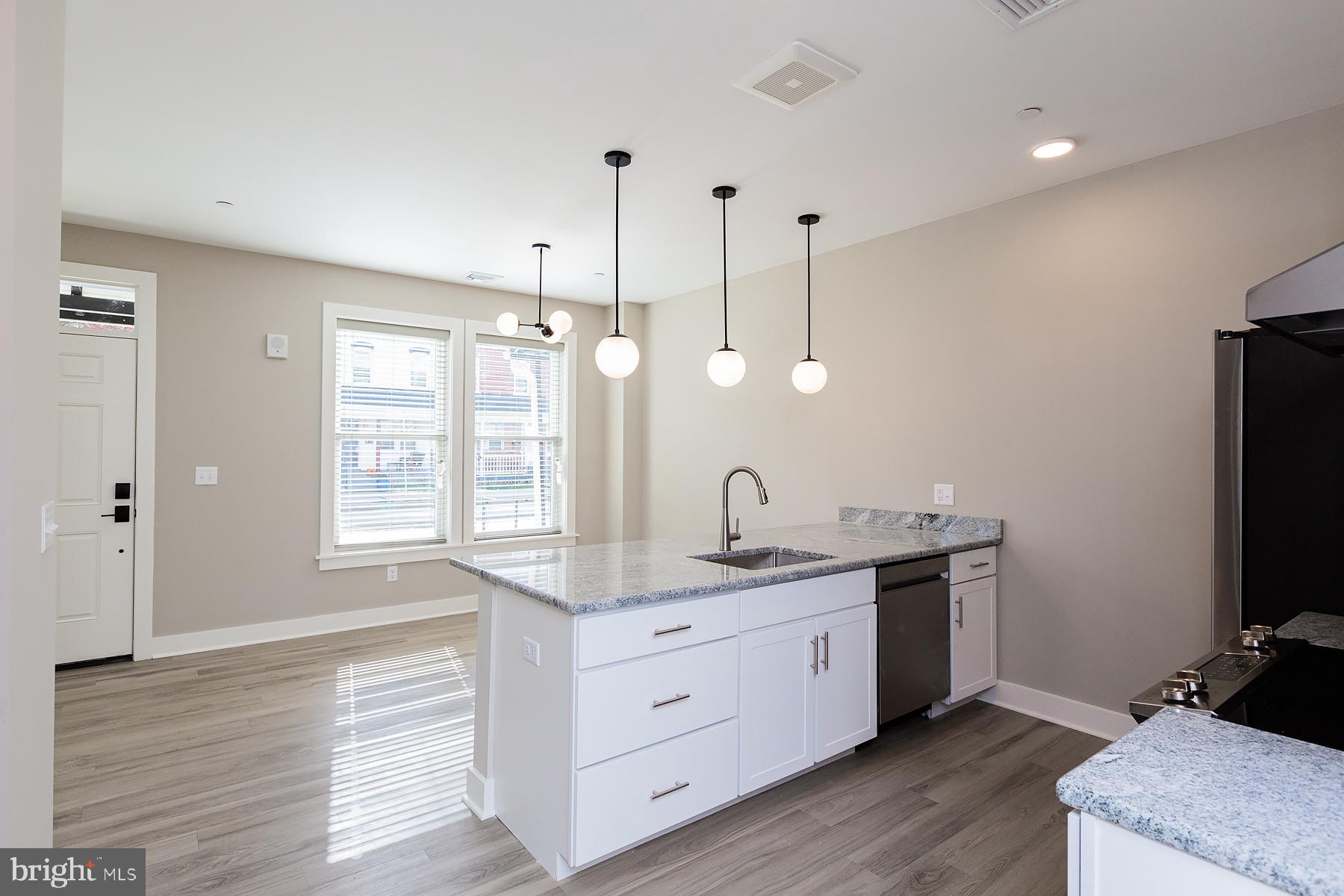 STADIUM DISTRICT - Residential Lease