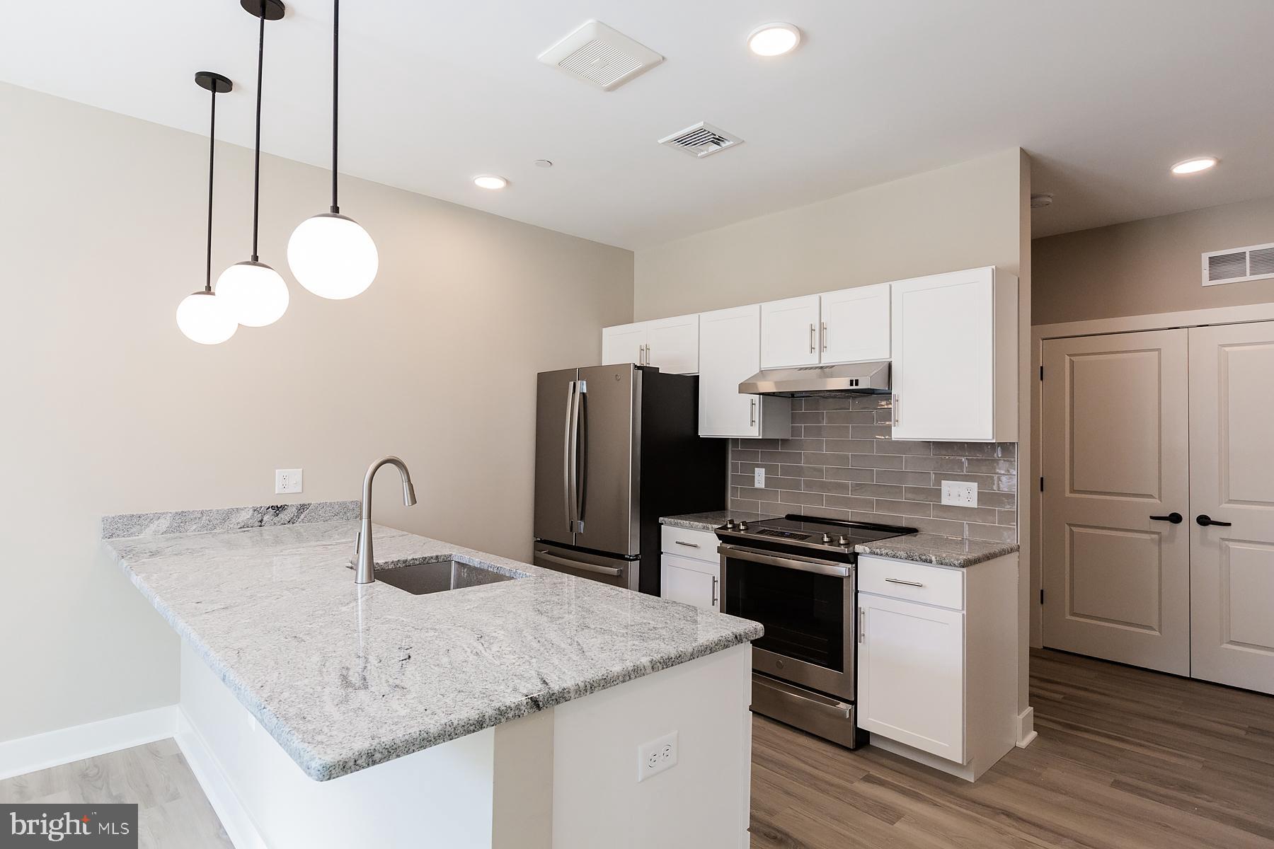 STADIUM DISTRICT - Residential Lease