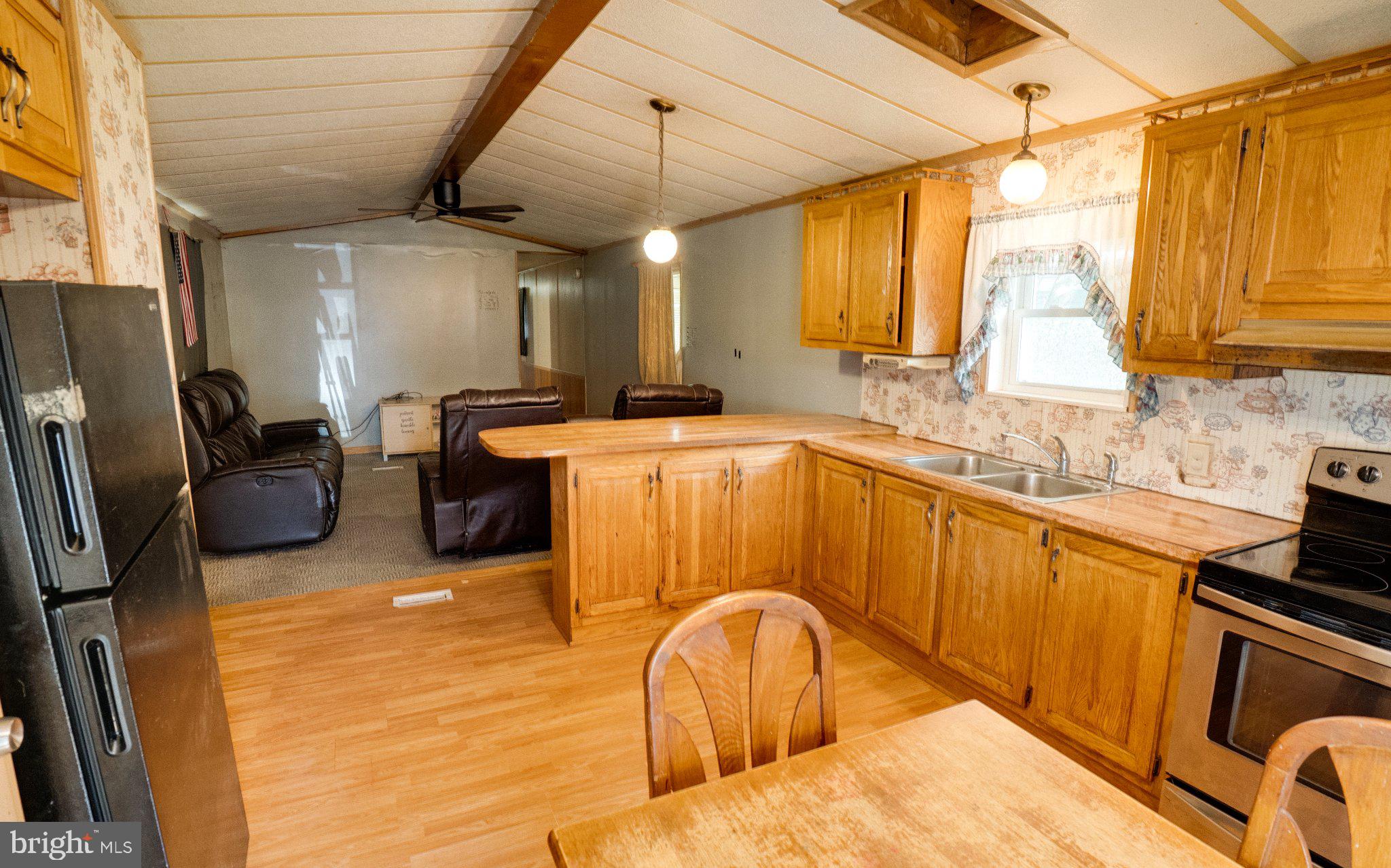6 MILKWEED COURT 239