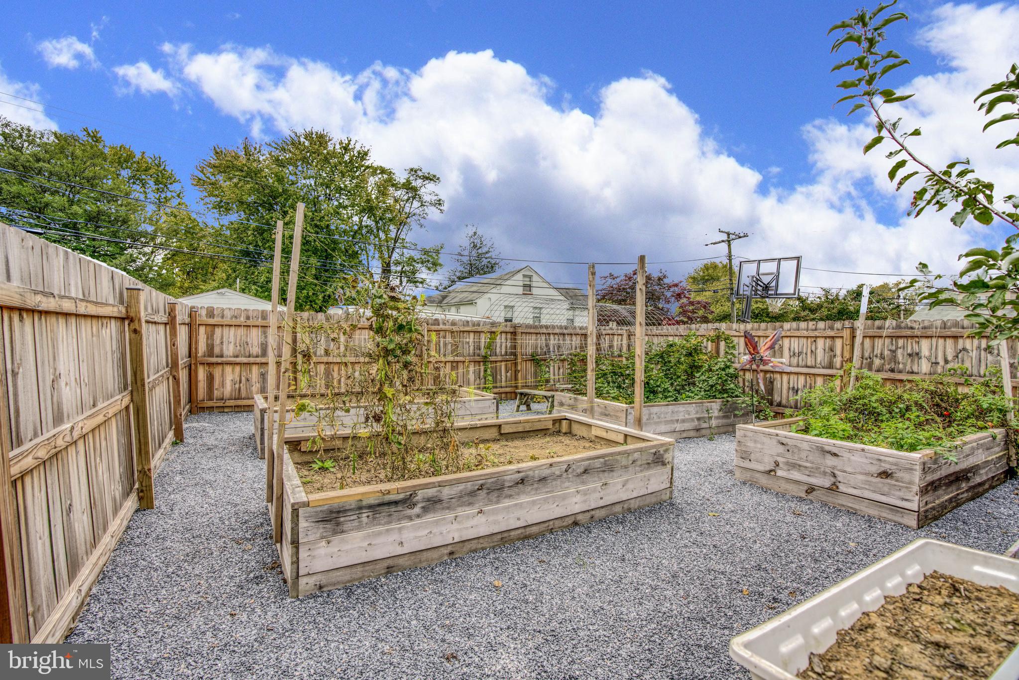 ROLAND TERRACE - Residential