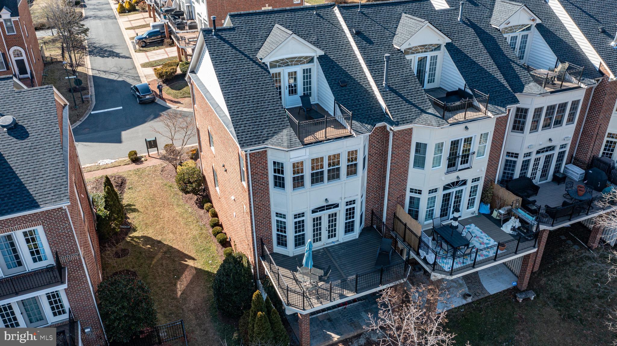 RIVER CREEK - Residential