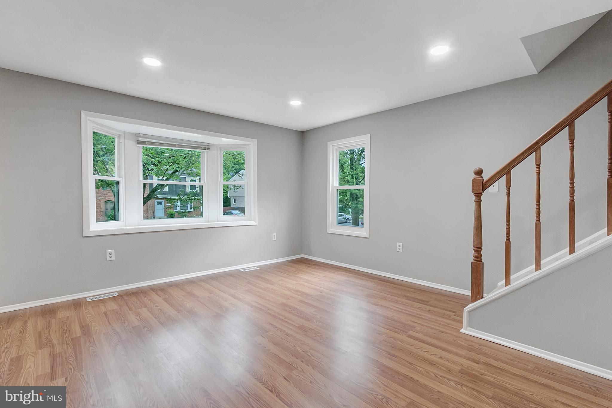 LAURELTON FOREST - Residential