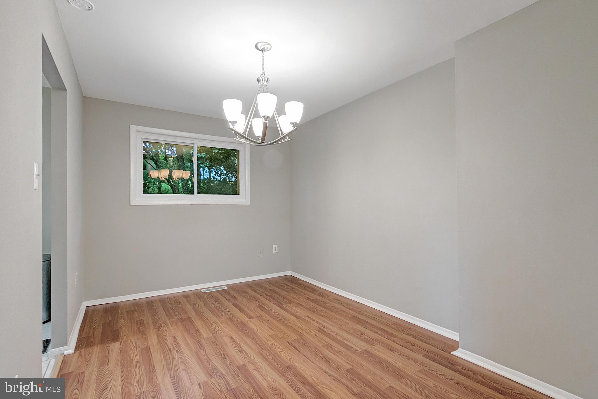 LAURELTON FOREST - Residential