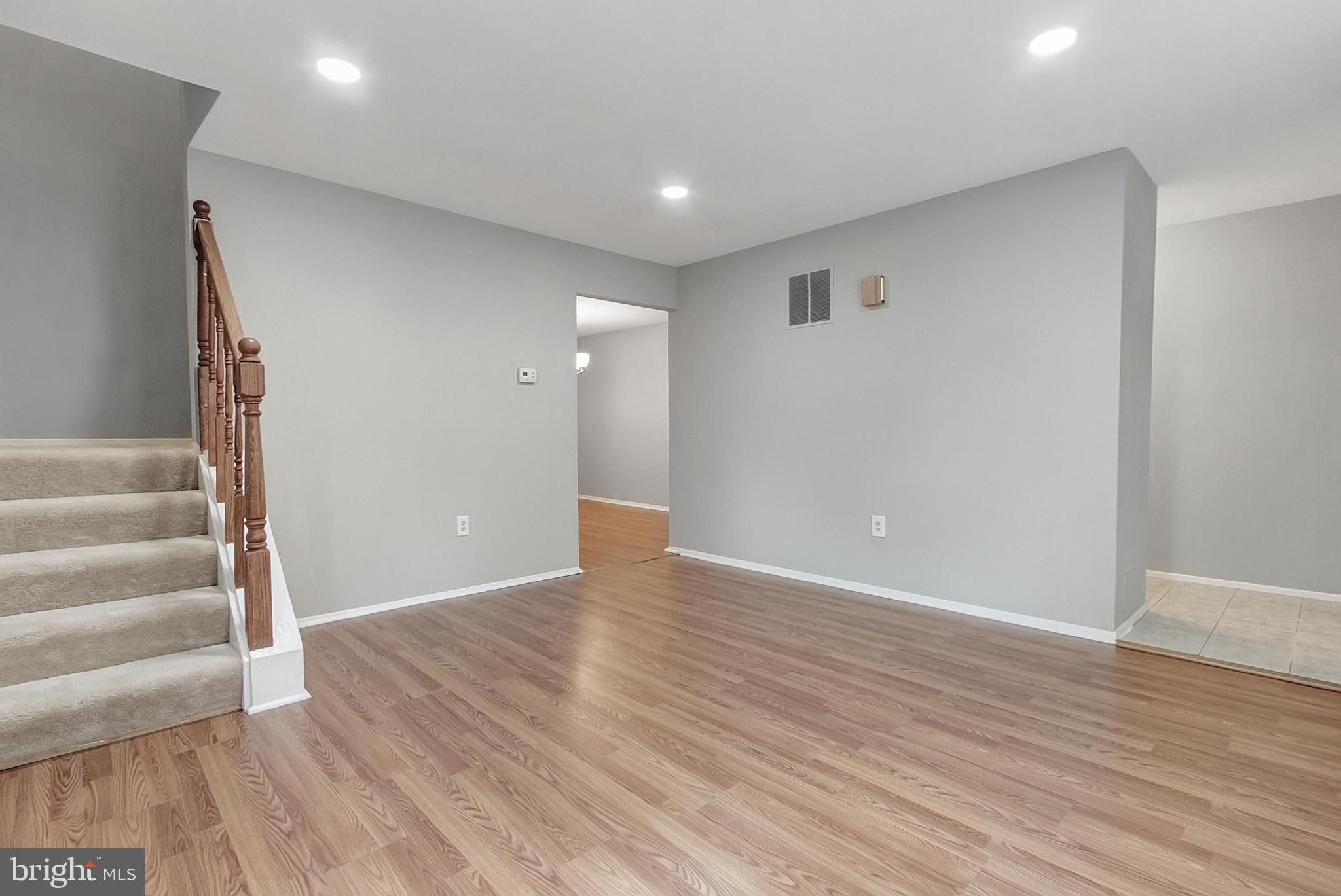 LAURELTON FOREST - Residential