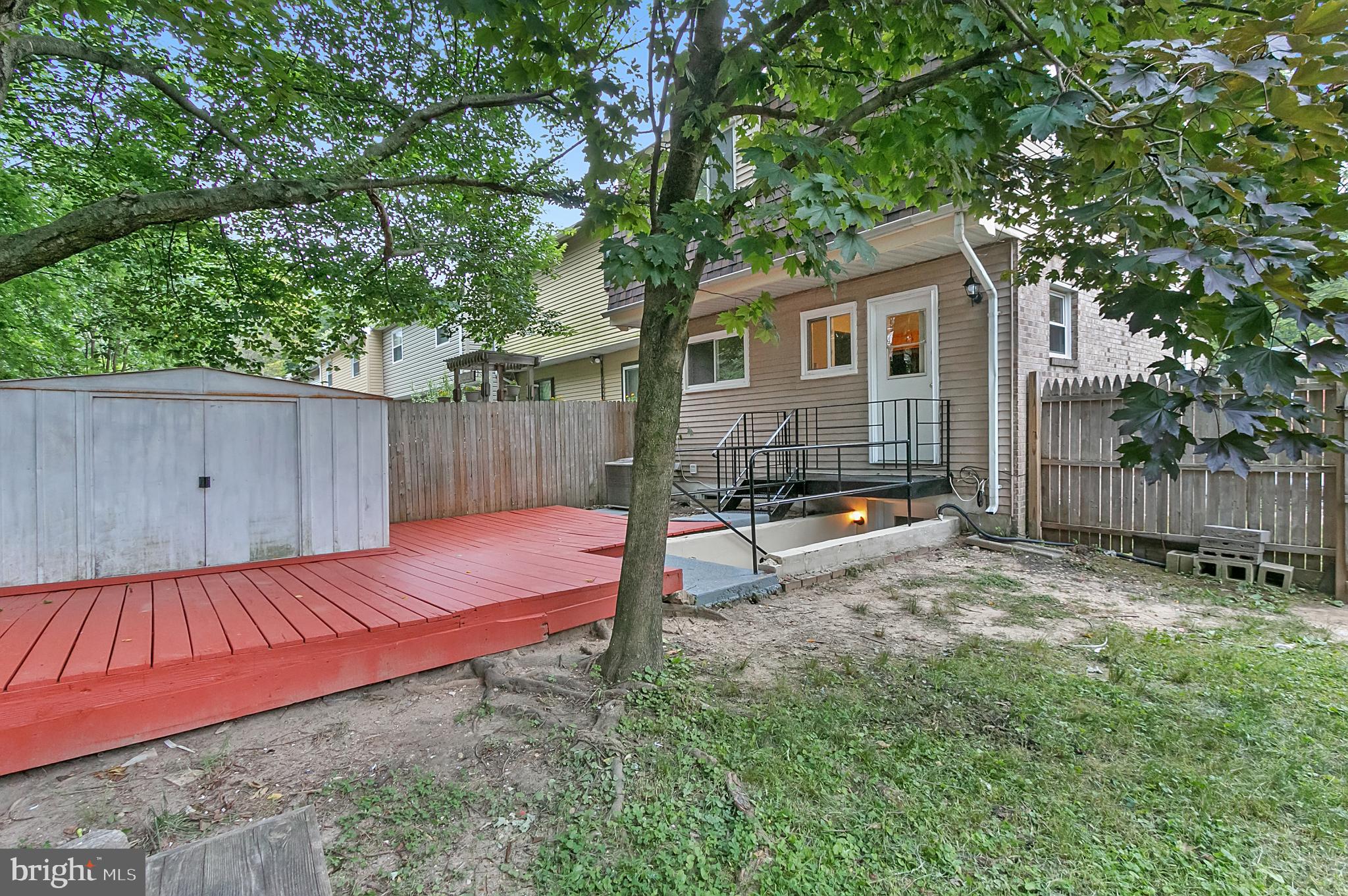 LAURELTON FOREST - Residential