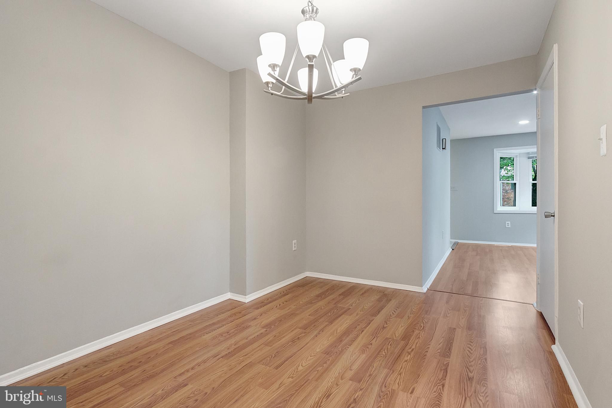 LAURELTON FOREST - Residential