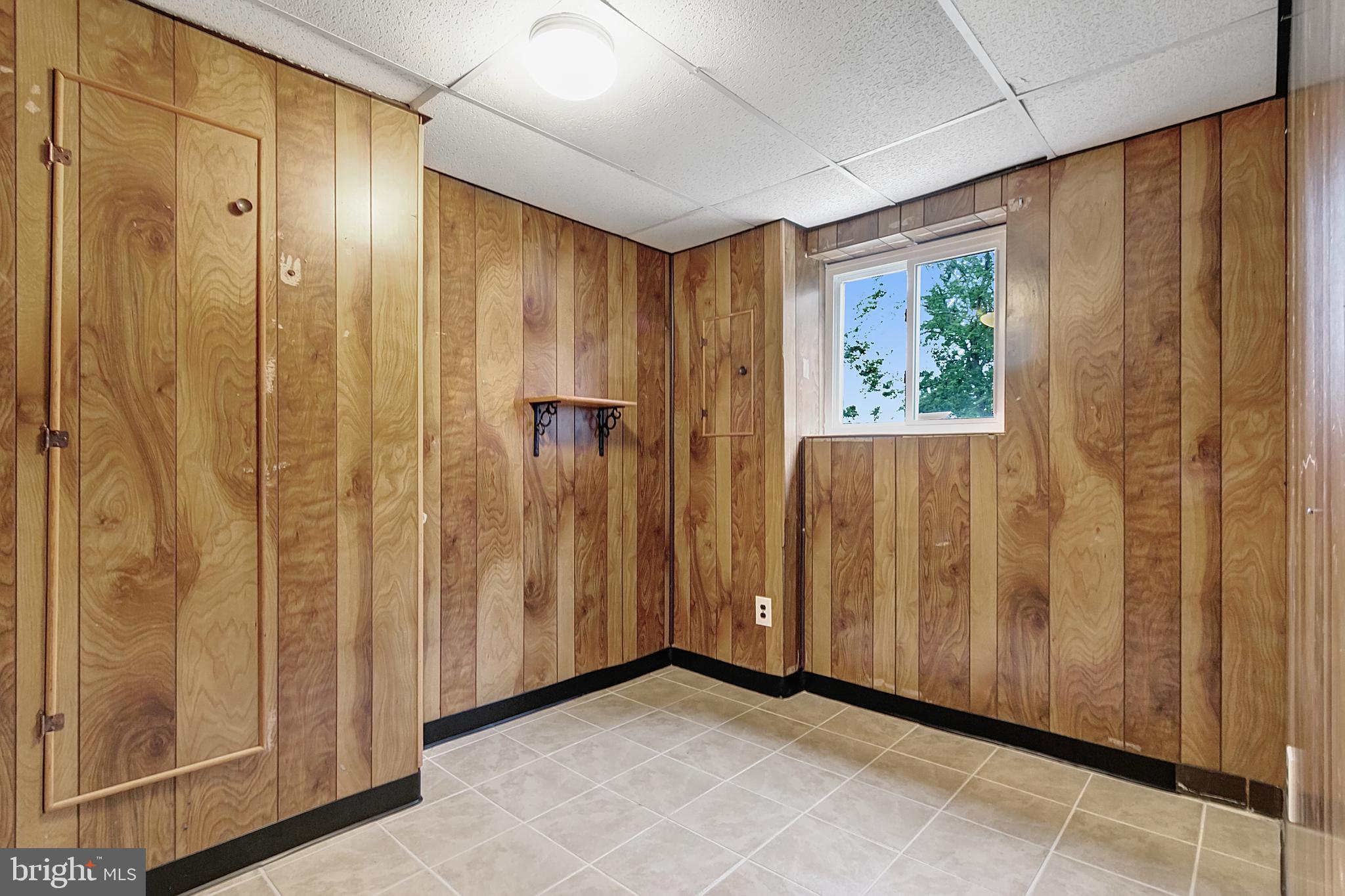 LAURELTON FOREST - Residential