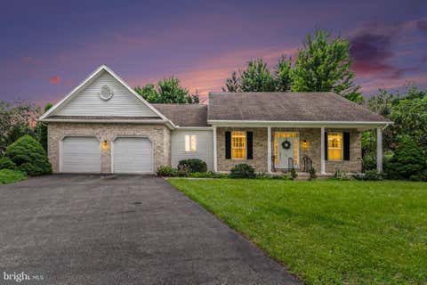 Homes For Sale - 5 Baird Court<br/> CARLISLE, PA 17013
