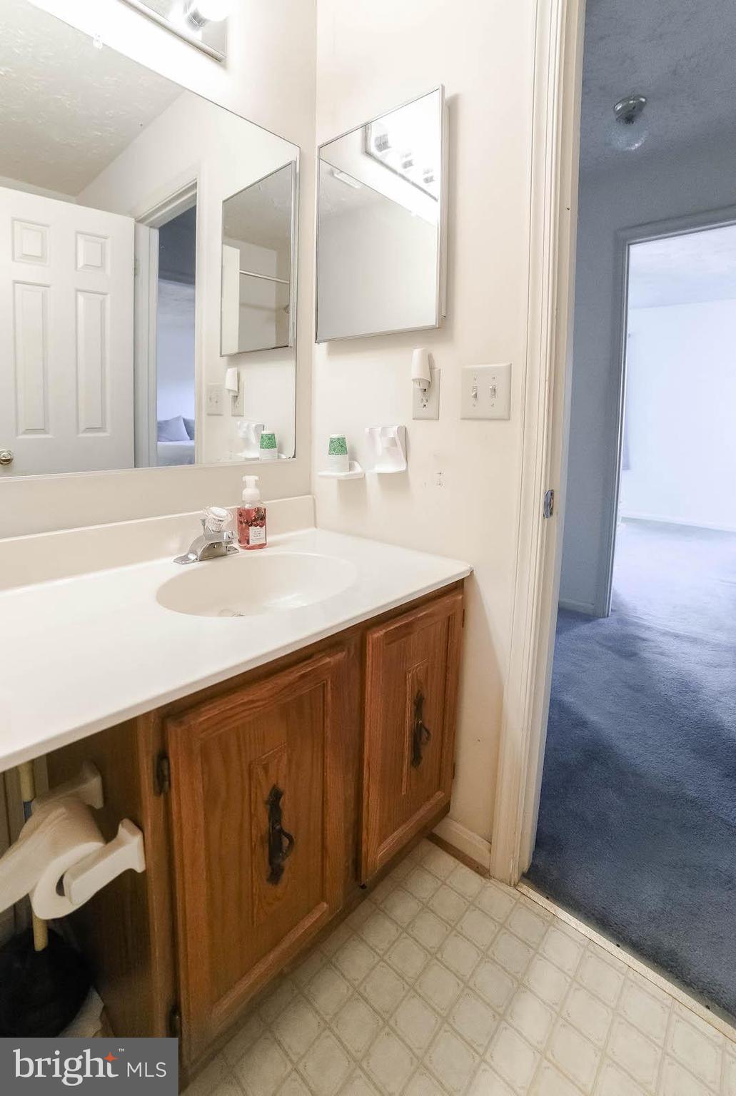 HAMPSHIRE - Residential