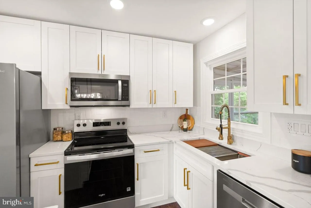 Chantilly, Virginia 20151, United States, 4 Bedrooms Bedrooms, ,2 BathroomsBathrooms,Residential,Active,154462