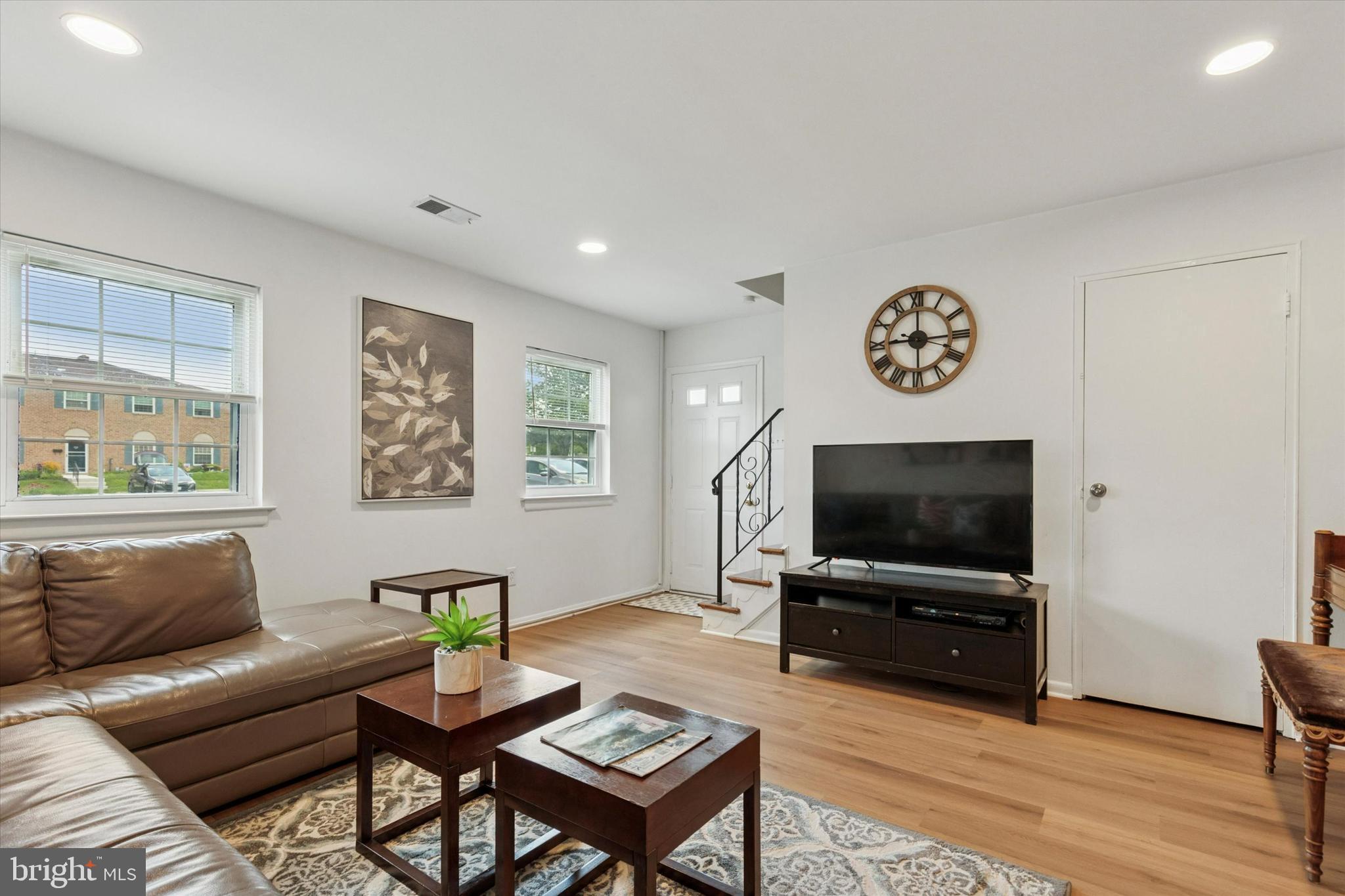6 DELANCY COURT