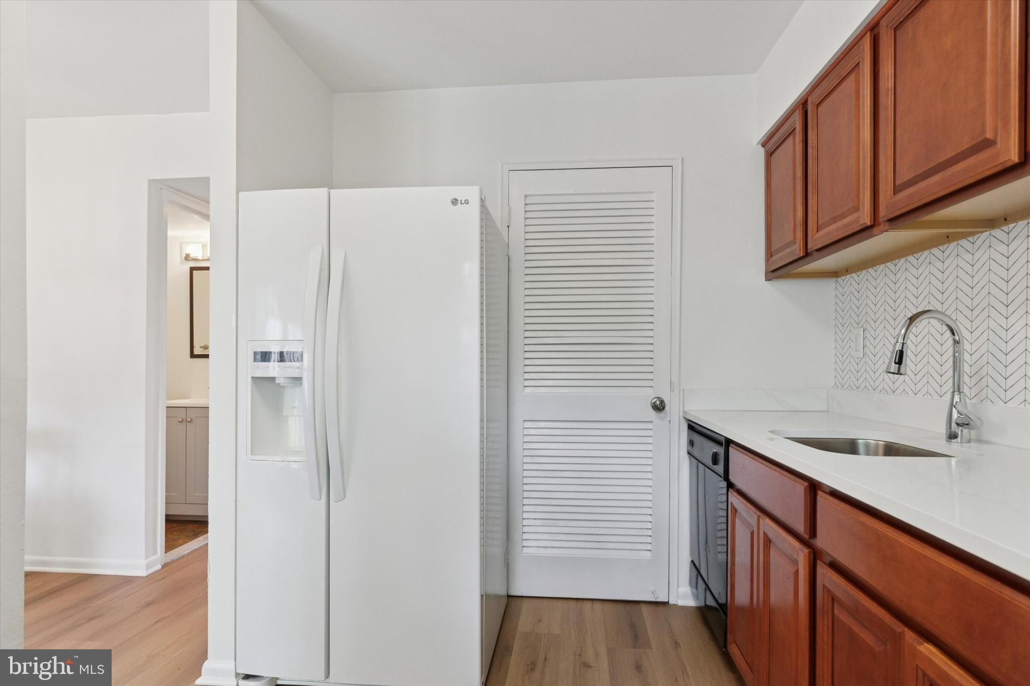 6 DELANCY COURT