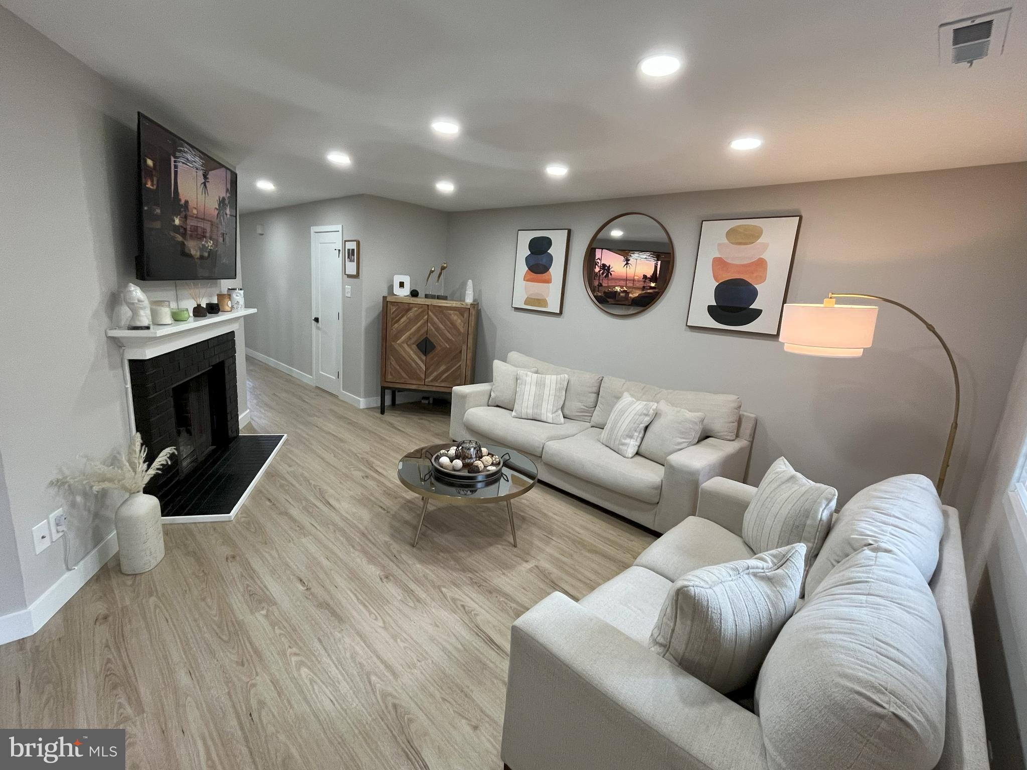 TREEHOUSES II OF R - Residential Lease