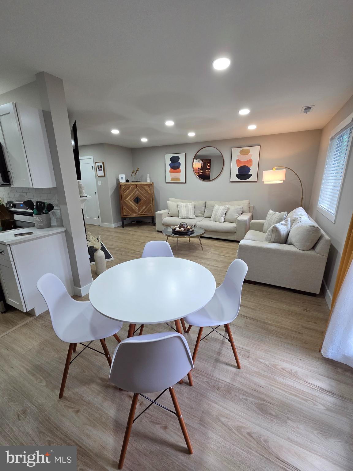 TREEHOUSES II OF R - Residential Lease