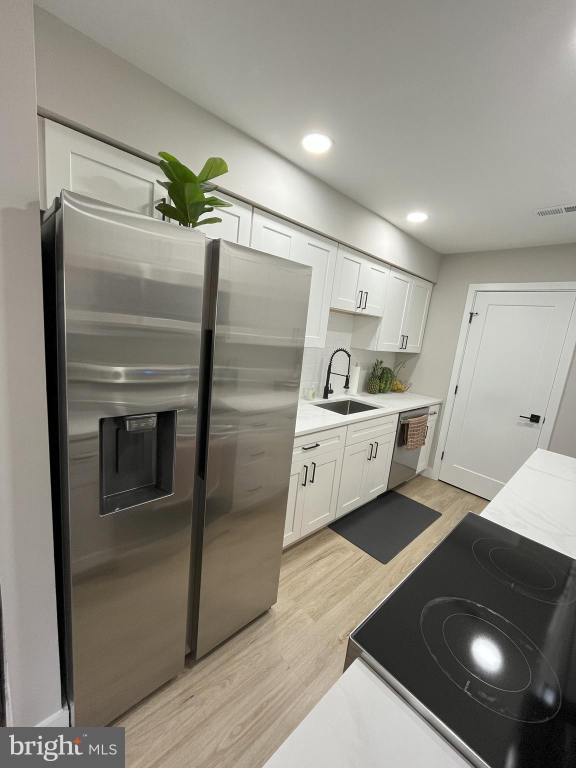 TREEHOUSES II OF R - Residential Lease