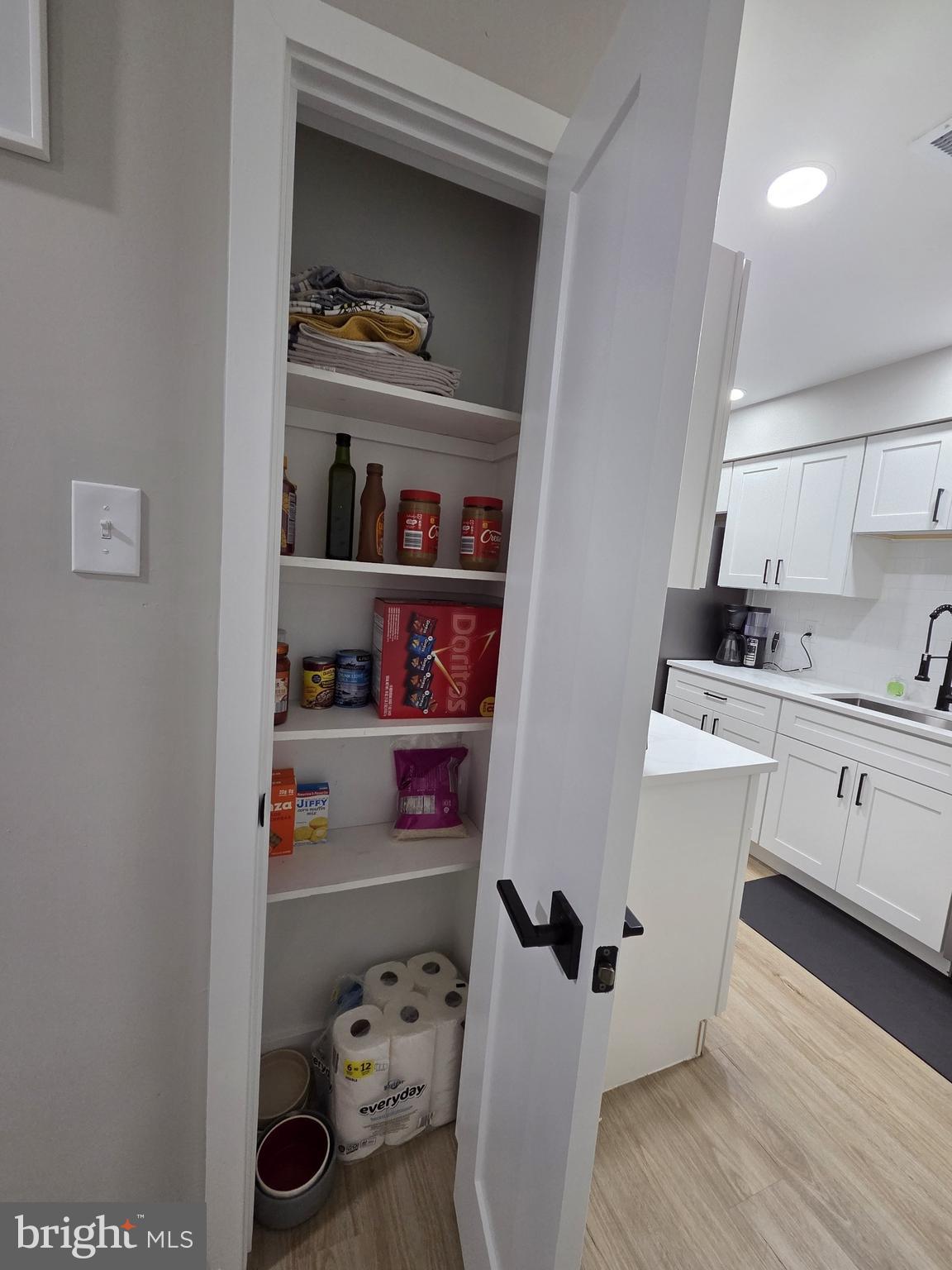 TREEHOUSES II OF R - Residential Lease