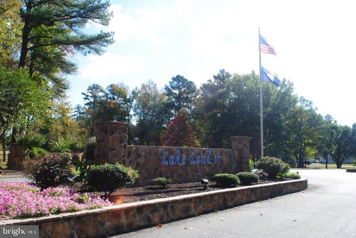 LAKE LAND - Residential