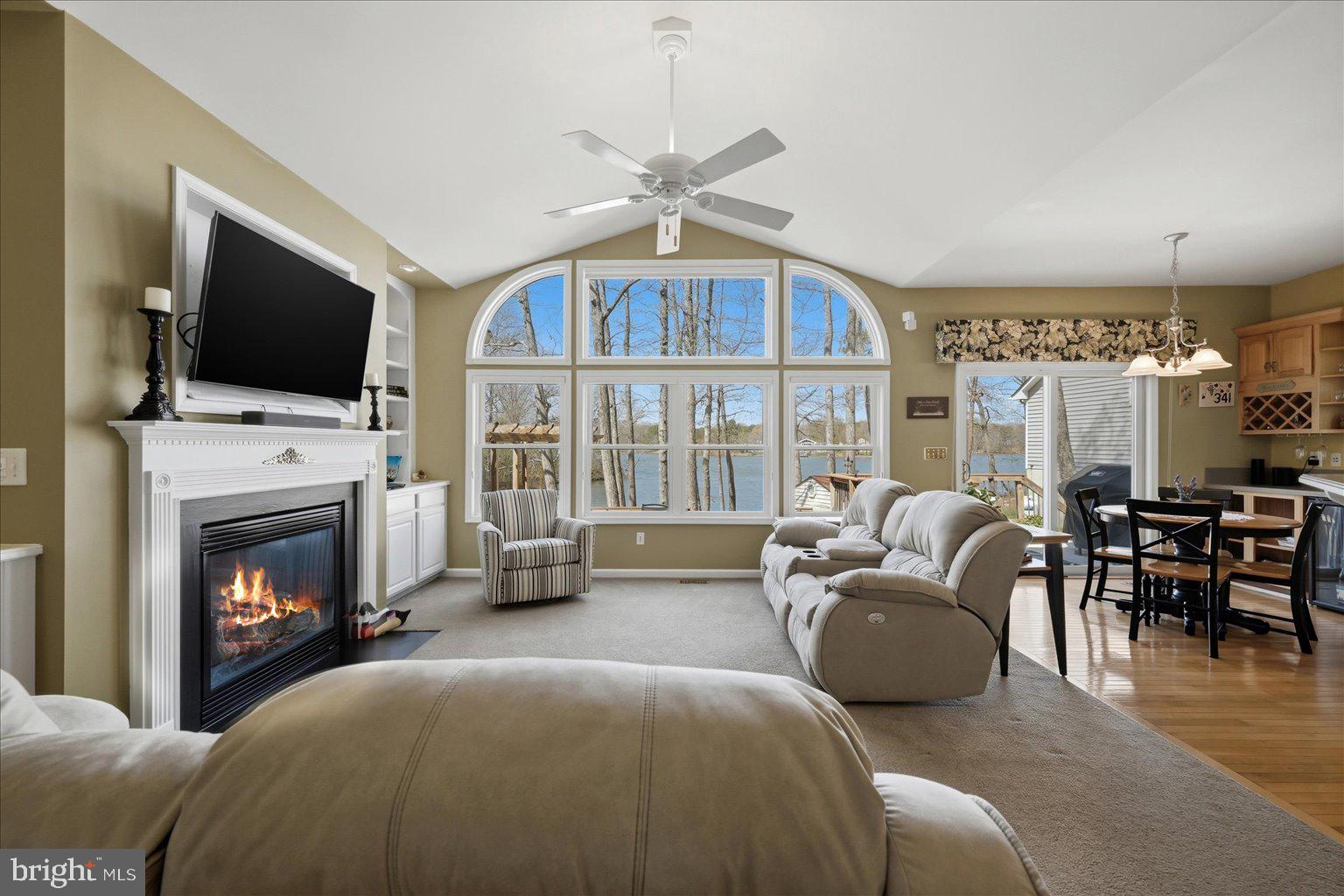 LAKE LAND - Residential