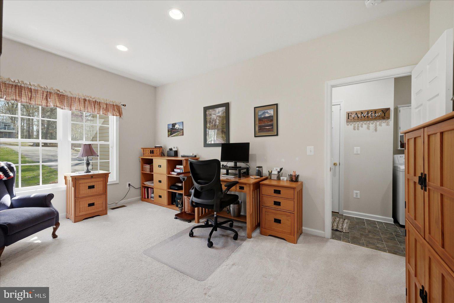 LAKE LAND - Residential