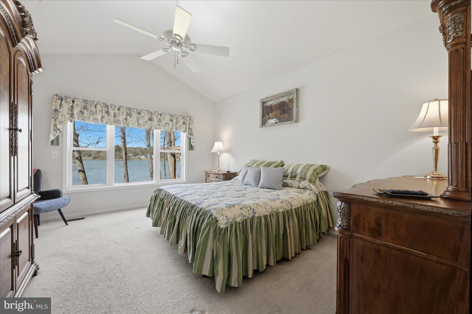 LAKE LAND - Residential