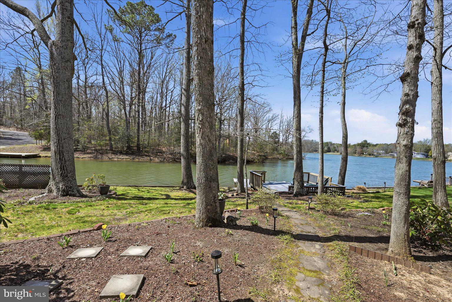 LAKE LAND - Residential