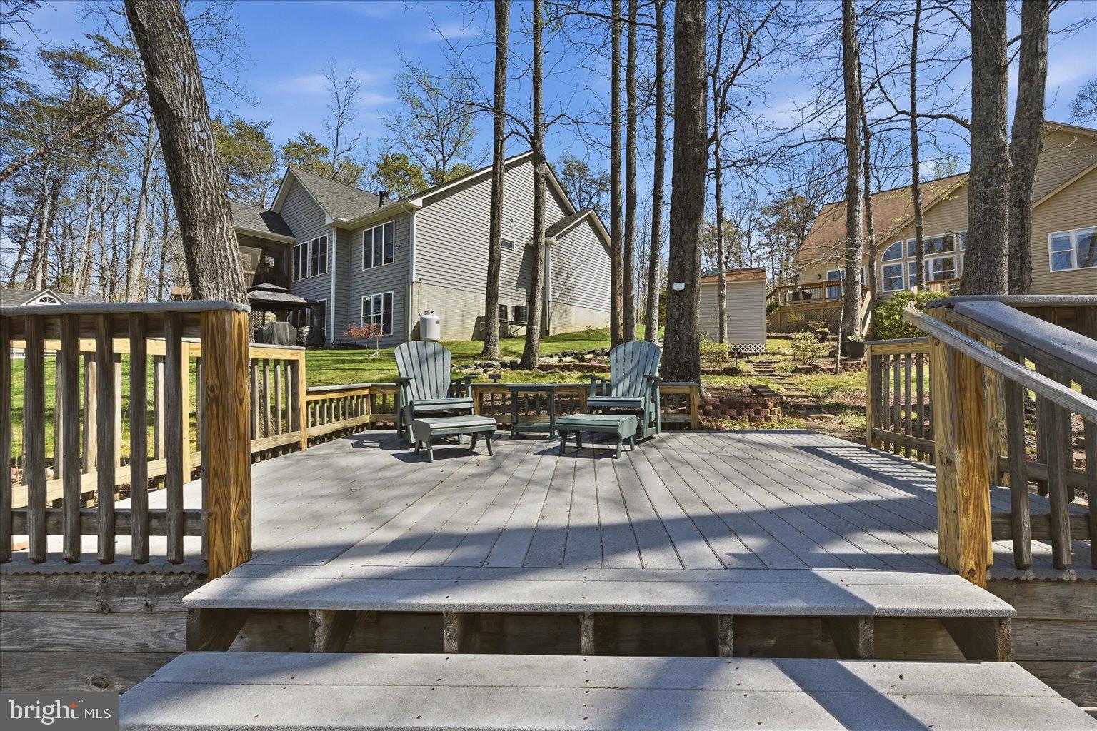 LAKE LAND - Residential