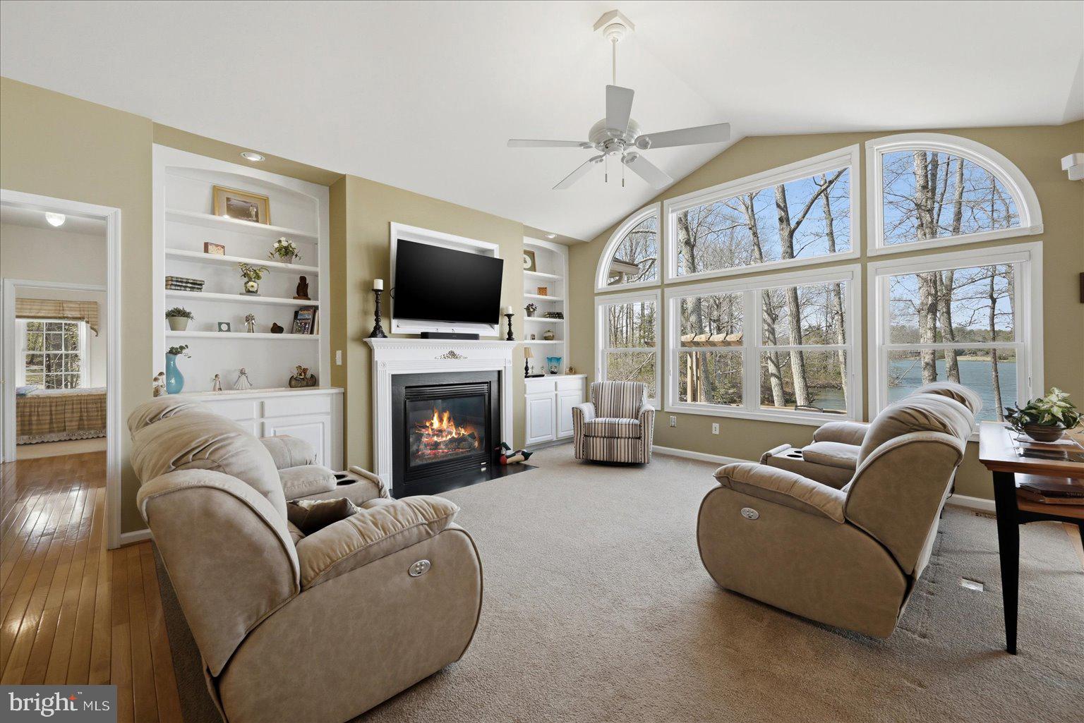 LAKE LAND - Residential