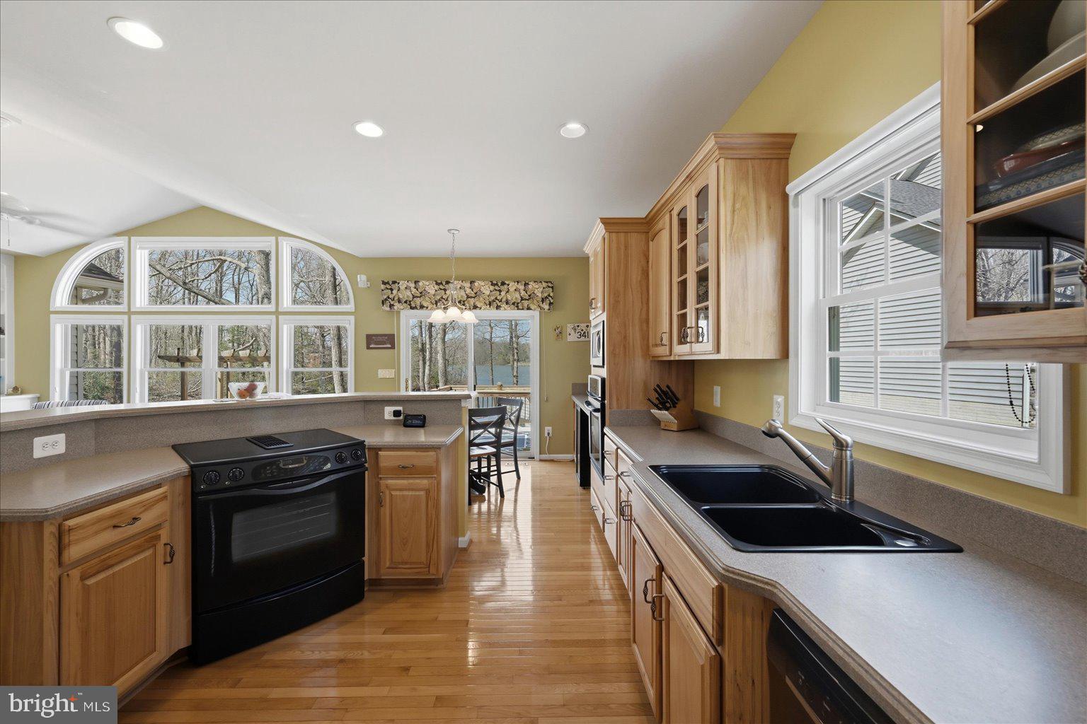 LAKE LAND - Residential