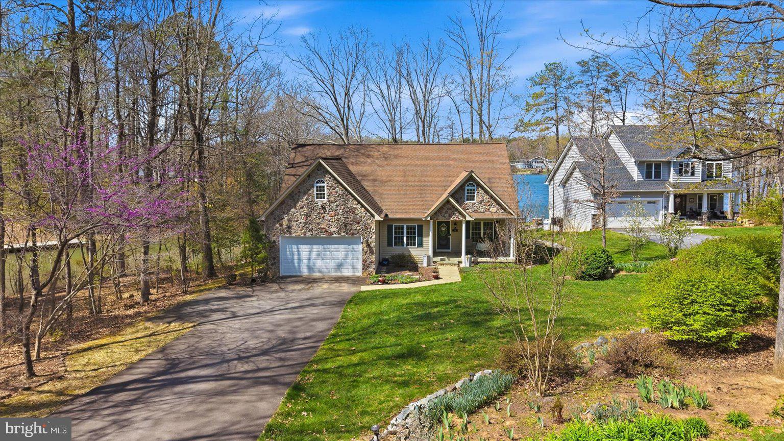 LAKE LAND - Residential