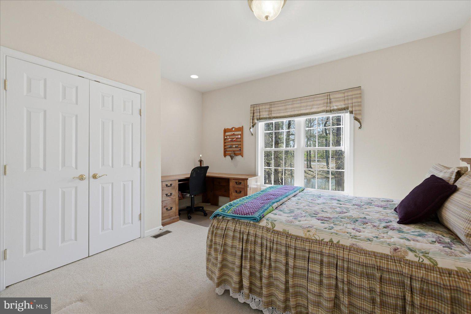 LAKE LAND - Residential