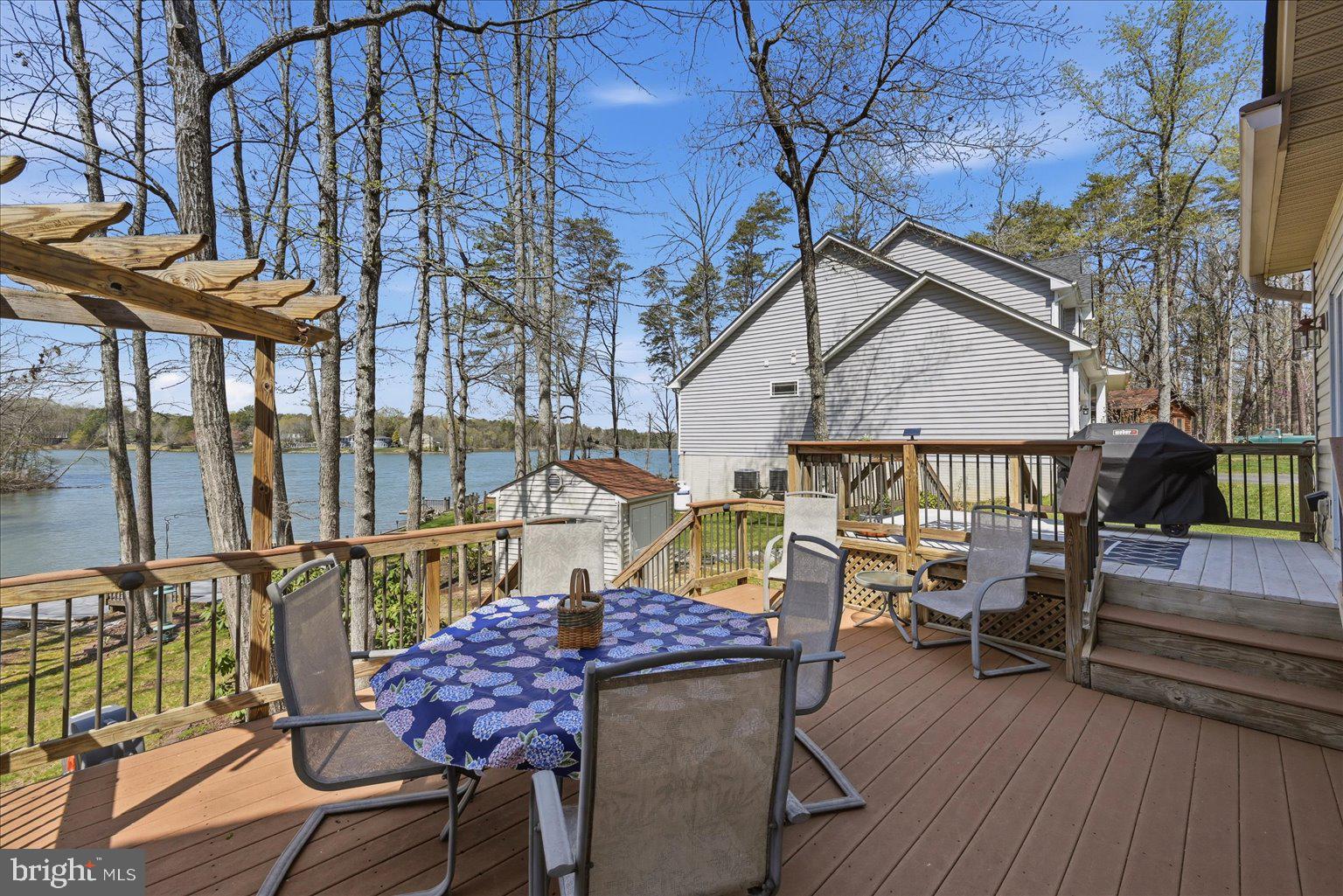 LAKE LAND - Residential