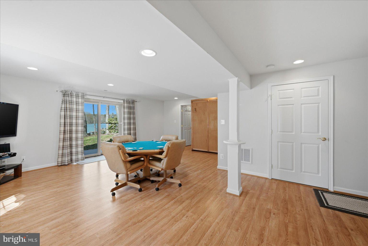 LAKE LAND - Residential