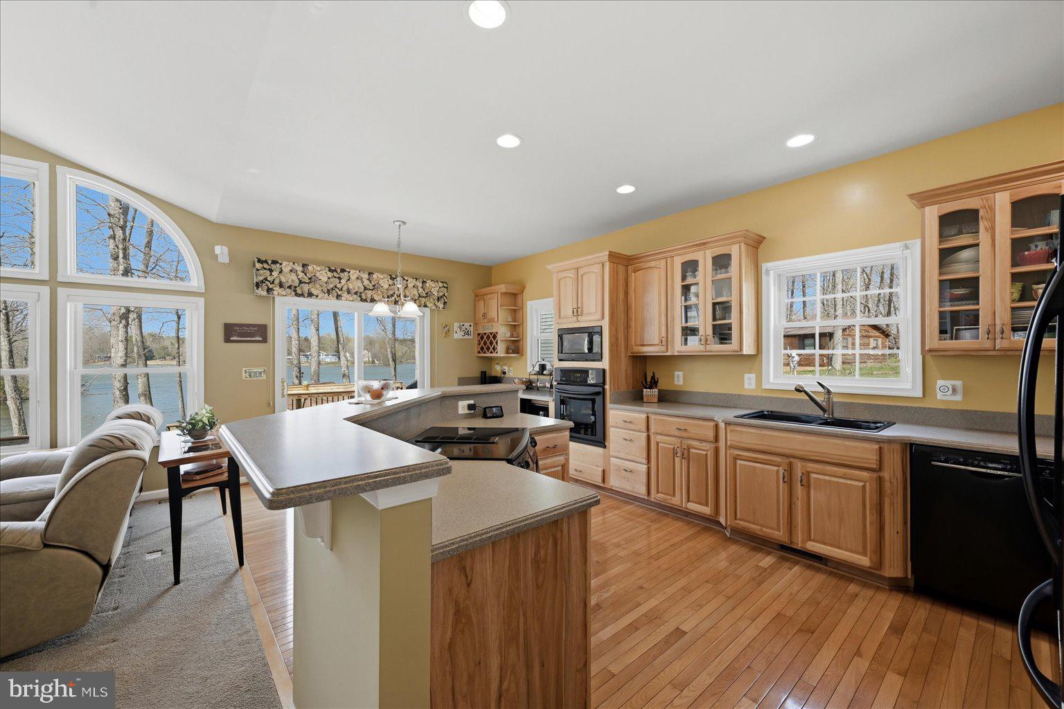 LAKE LAND - Residential