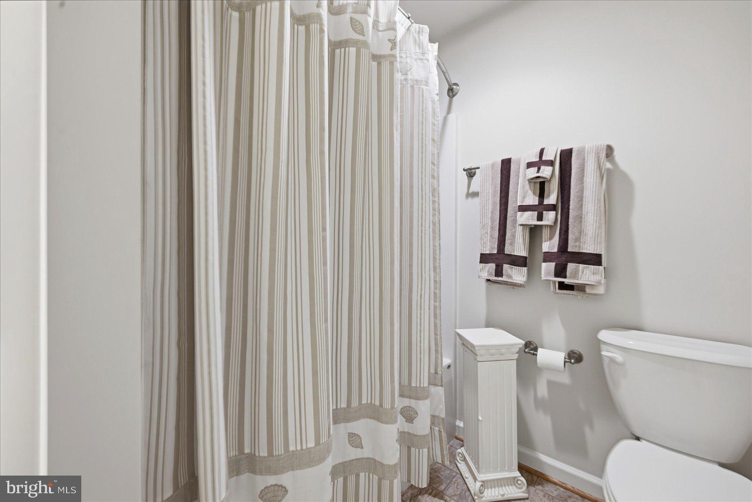 LAKE LAND - Residential