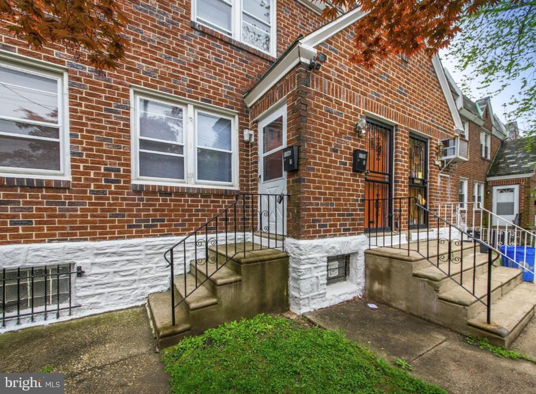 WEST OAK LANE - Residential Lease