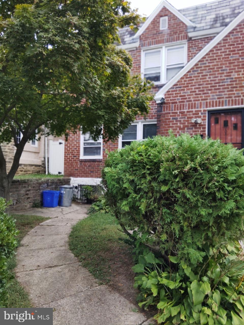 WEST OAK LANE - Residential Lease