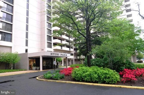 Condo For Rent - 4141 N Henderson Road #322<br/> Arlington County, ARLINGTON, VA 22203