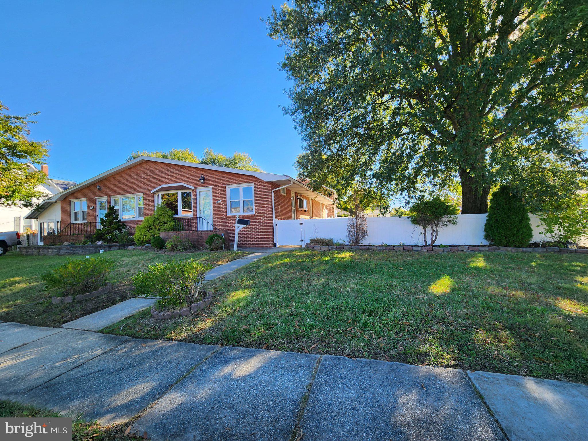 225 LYNDALE AVENUE