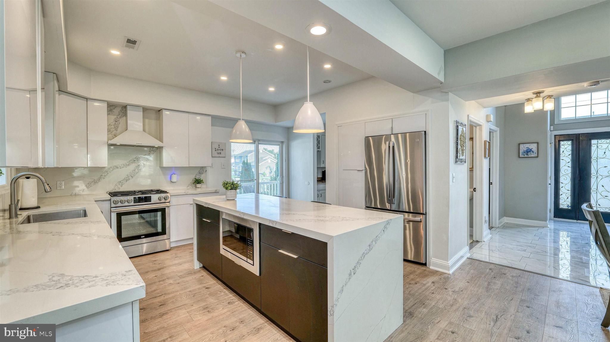 909 N BURGHLEY AVENUE