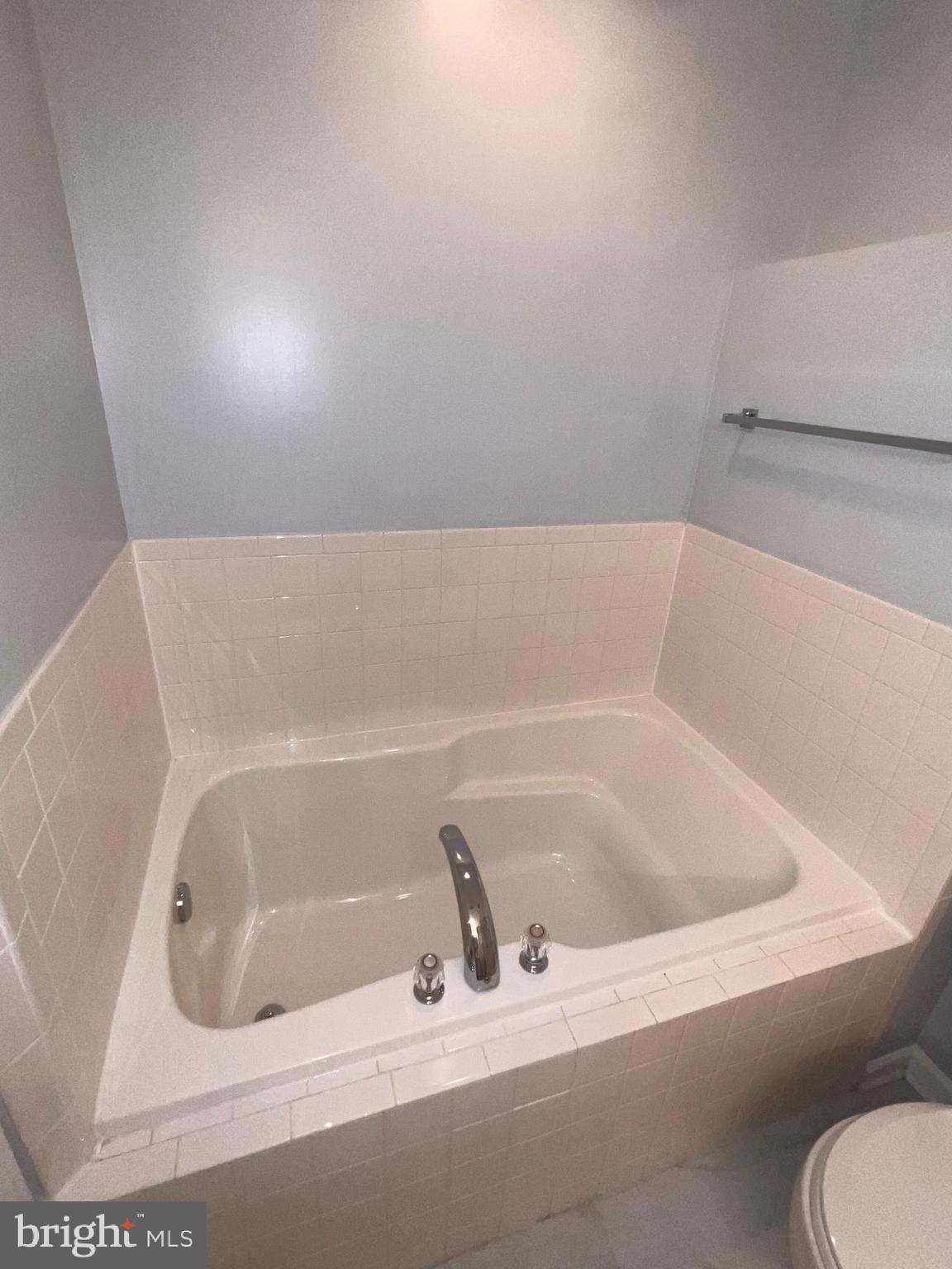 COUNTY GREEN - Residential Lease