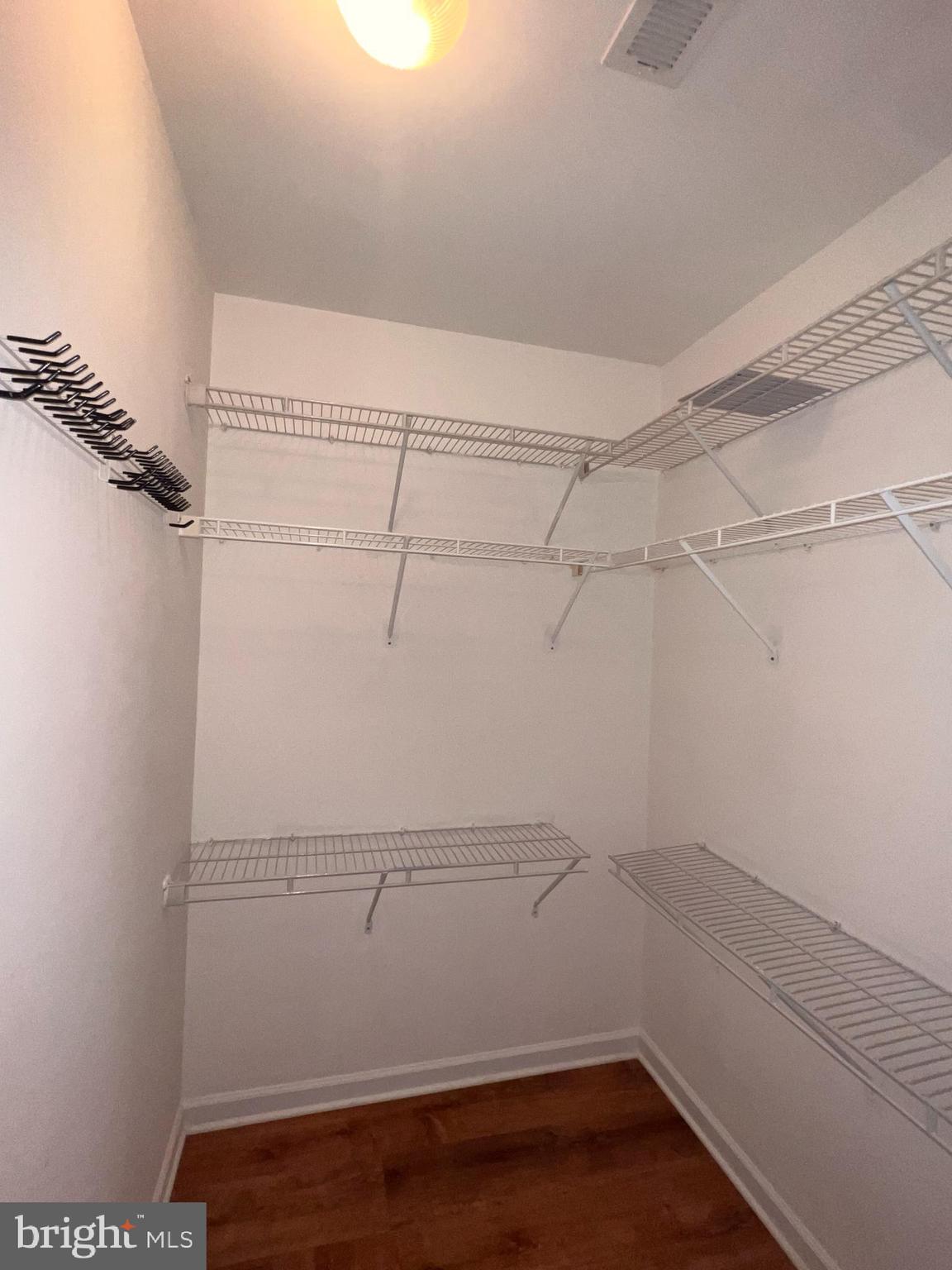 COUNTY GREEN - Residential Lease