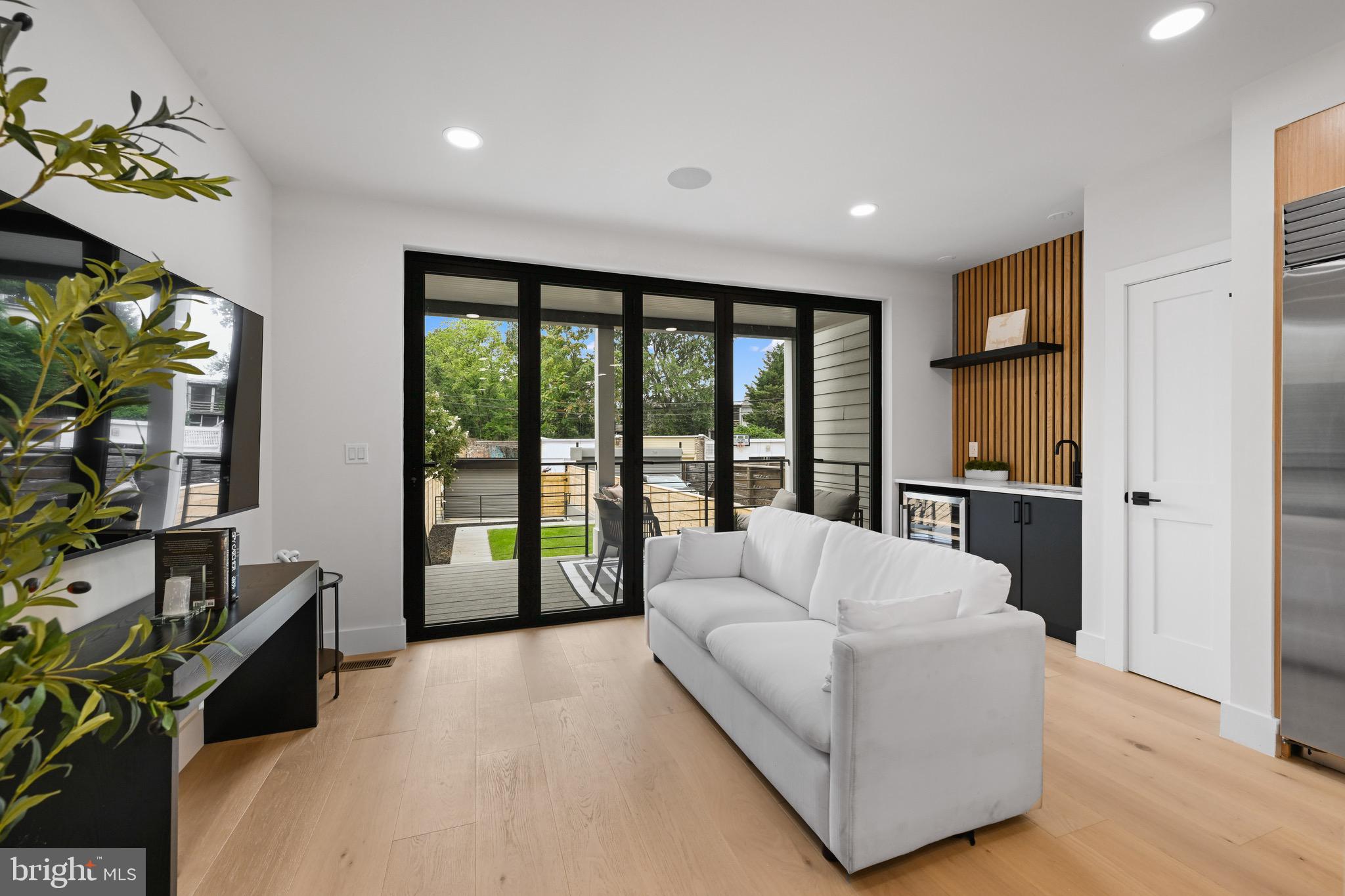 CAPITOL HILL EAST - Residential