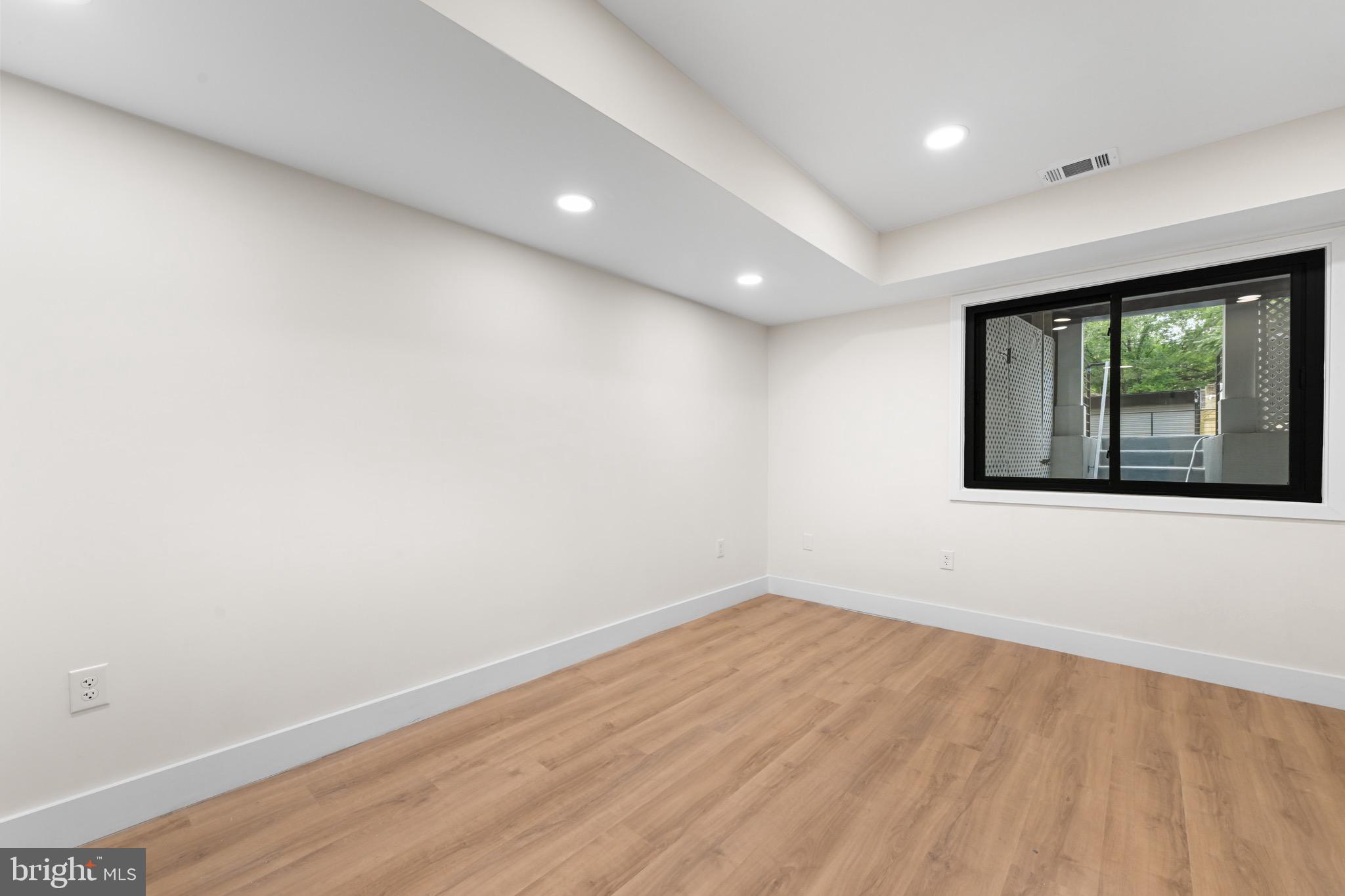 CAPITOL HILL EAST - Residential