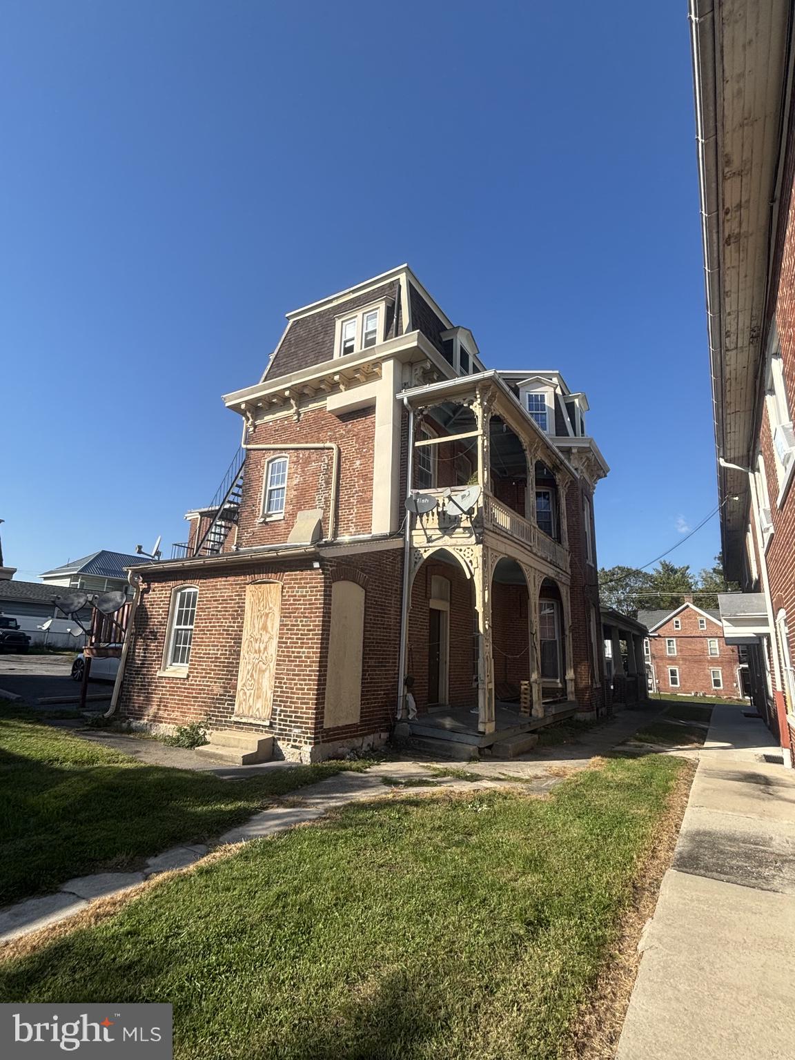 334 LINCOLN WAY W