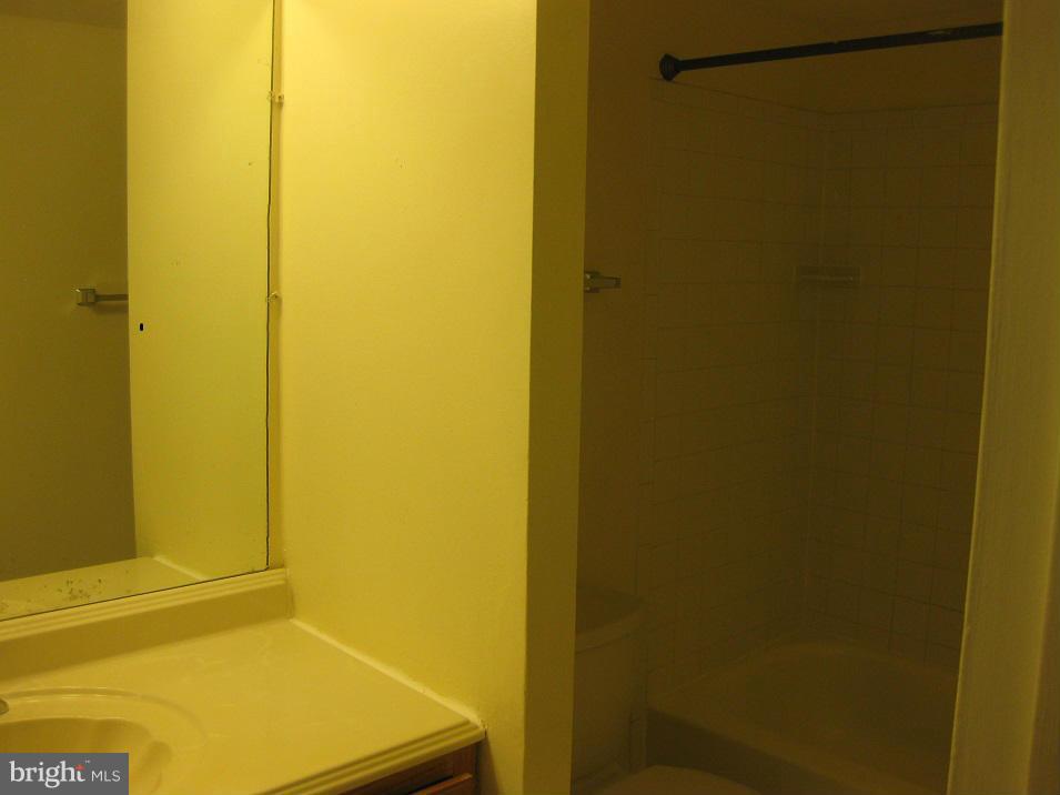 CHELSEA WOODS-PHASE 3> - Residential Lease