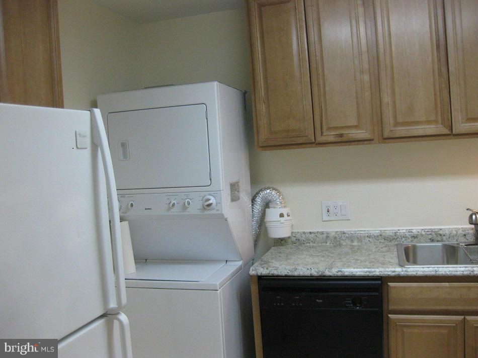 CHELSEA WOODS-PHASE 3> - Residential Lease