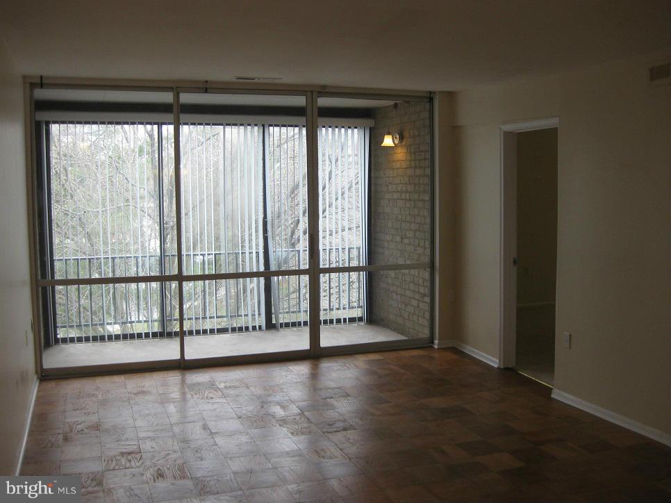 CHELSEA WOODS-PHASE 3> - Residential Lease