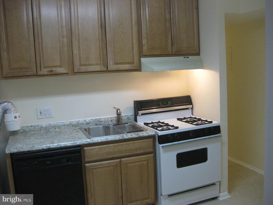 CHELSEA WOODS-PHASE 3> - Residential Lease